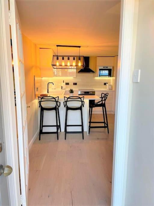 Stylish, Central And Cosy 1Bd Nr Canongate Edimburgo Esterno foto