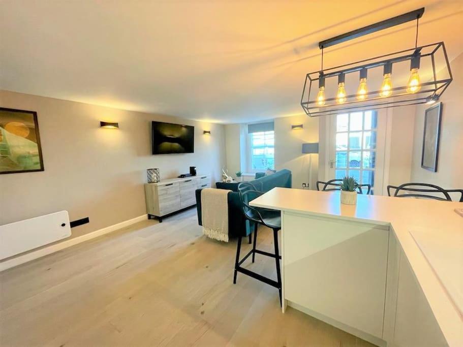 Stylish, Central And Cosy 1Bd Nr Canongate Edimburgo Esterno foto