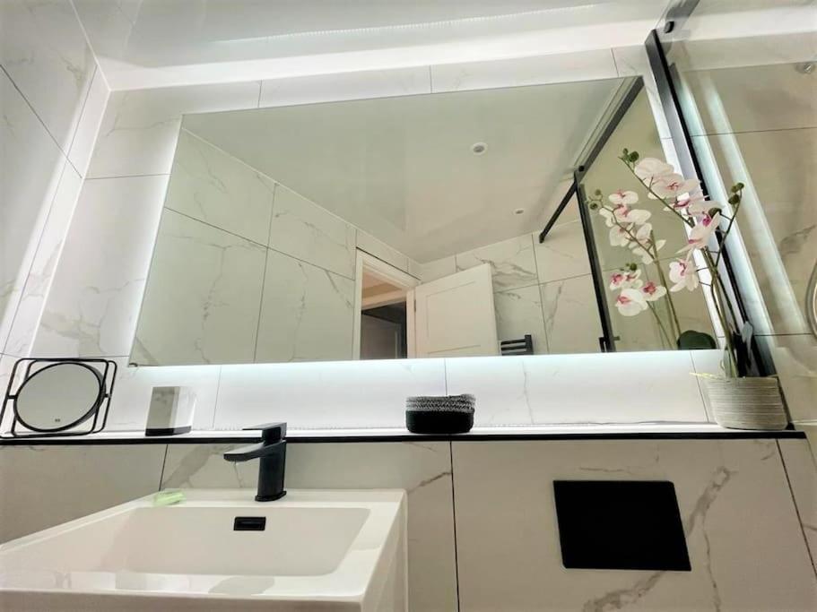 Stylish, Central And Cosy 1Bd Nr Canongate Edimburgo Esterno foto